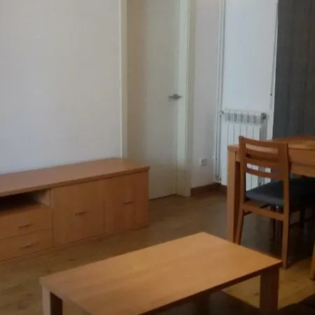 아파트 Bright Spacious Flat Close To The City Center
