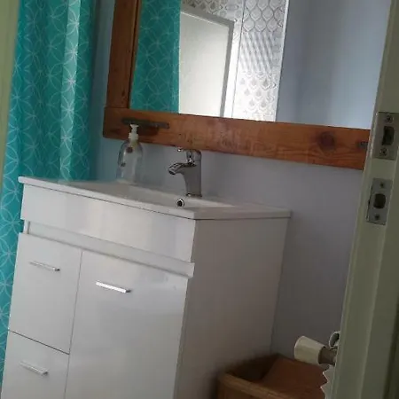 Bright Spacious Flat Close To The City Center 아파트 *