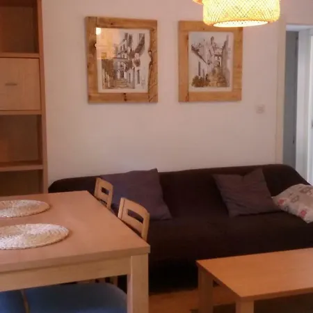Bright Spacious Flat Close To The City Center 아파트 *